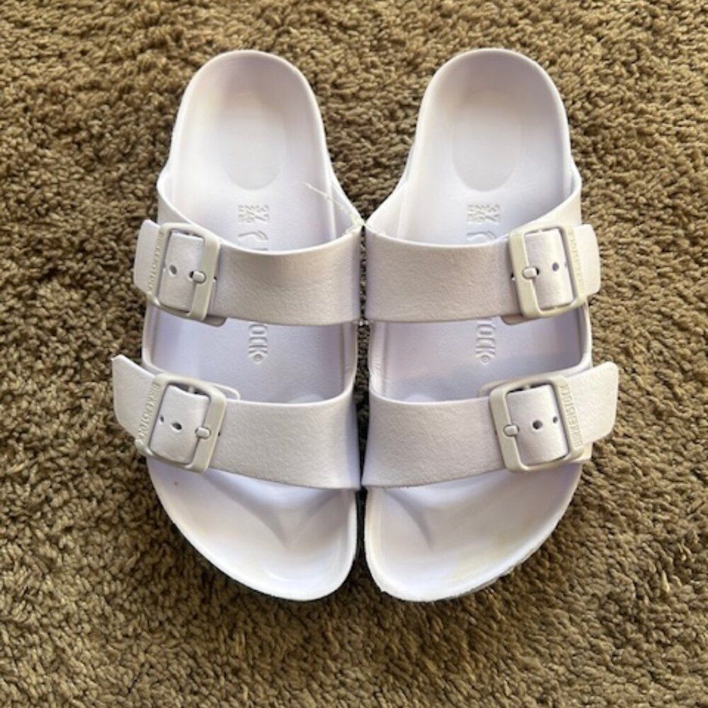 Birkenstock LavendarโArizona Stealth Buckle Essentials EVA sandals, size 6-6.5